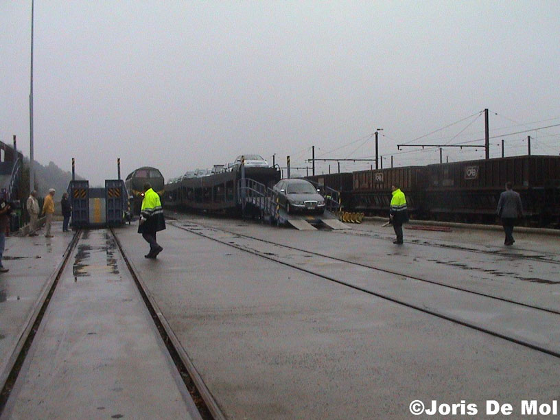 Lossen van de auto's.