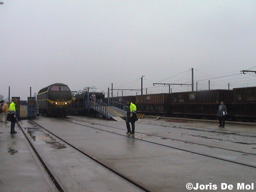 Lossen van de auto's.